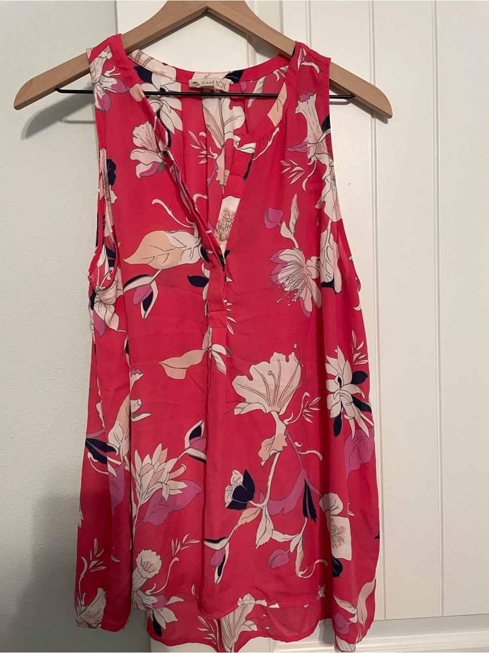 Sleeveless Floral V-Neck Tank Top - Bright Pink